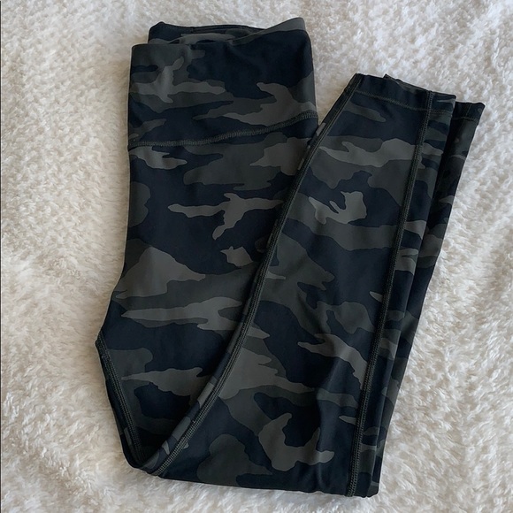 Camo Ultimate 7/8 Tight Leggings - Picture 1 of 3